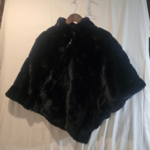 Adrienne Landau Jackets & Blazers - Adrienne Landau Black Faux Fur Poncho Cape Asymmetrical Zipper Collar Size S M
